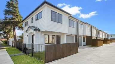 1/2 Cornwall Road, Mangere, Auckland