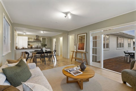 1/17 Fairclough Road, Beach Haven, Auckland
