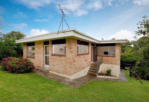 2/8 Houghton Street, Meadowbank, Auckland