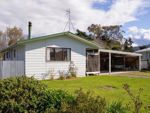 74 WOODWARD Street, FEATHERSTON