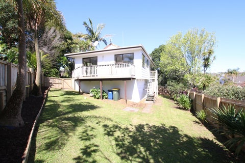 2/13 Montclair Rise, Browns Bay, Auckland