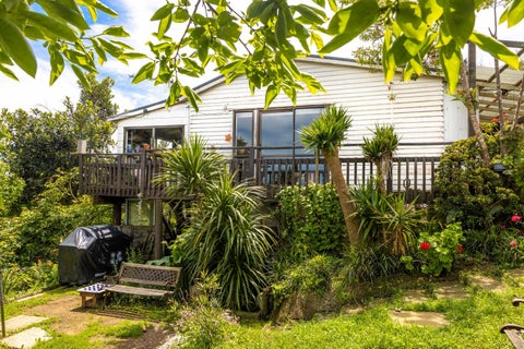 1 Okoka Road, Omiha, Waiheke Island