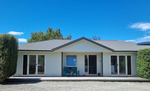 8 Sackville Street, Martinborough