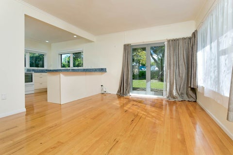 1/39 East Coast Road, Milford, Auckland