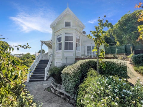 14 Cameron Road, Bluff Hill, Napier