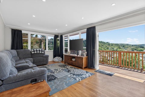 15 Thomson Grove, Stokes Valley, Lower Hutt