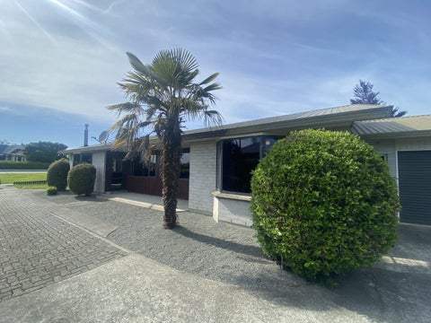 124 Great North Road, Winton, Winton