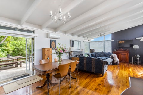 2 De Val Drive, Titirangi, Auckland