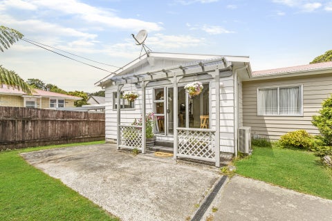 11B Thurleigh Grove, Karori, Wellington