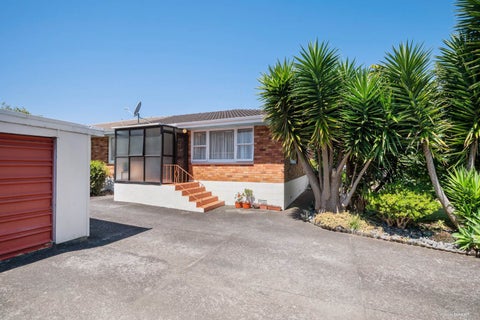 1/4 Princes Avenue, Three Kings, Auckland