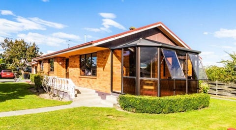 105 Great North Road, Winton, Winton