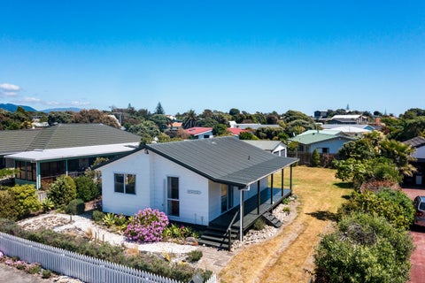 10 Reeves Street, Waikanae Beach, Waikanae