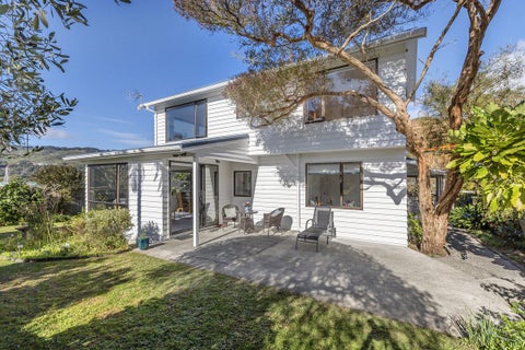 22 Sunrise Blvd, Tawa, Wellington