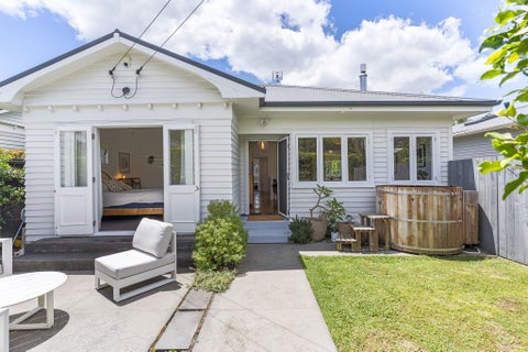 25 Premier Avenue, Point Chevalier, Auckland