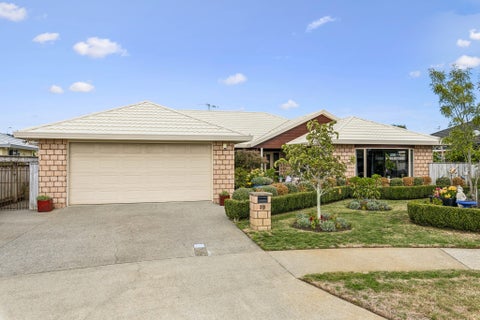 35 Holcombe Drive, Paraparaumu