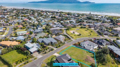 25 Pharazyn Avenue, Waikanae Beach, Waikanae