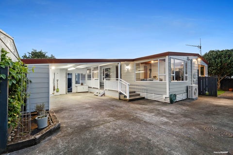 1/1 Stokes Avenue, Te Atatu Peninsula, Auckland