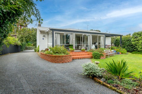 48 Field Way, Waikanae Beach, Waikanae