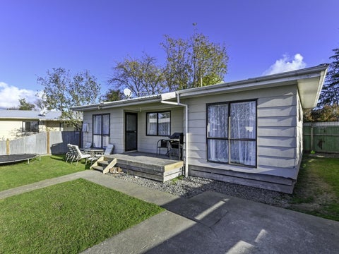 913F Nelson St N, Mayfair, Hastings