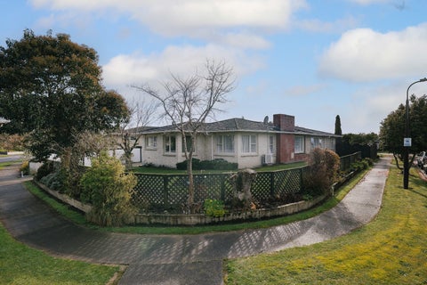 69 Wikiriwhi Crescent, Awapuni, Palmerston North