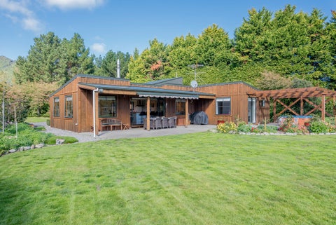 123 Greenhill Road, Waikanae