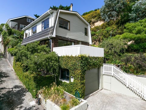 24 Southern Cross Crescent, Island Bay, Wellington