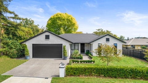 11 Bronte Place, Leamington, Cambridge