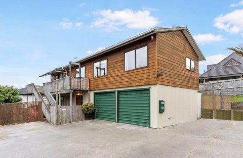 2/56 Blockhouse Bay Road, Avondale, Auckland