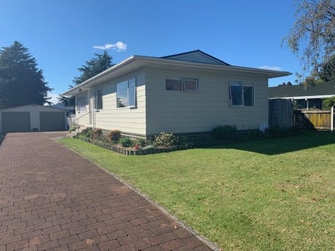 18 Sheridan Crescent, Leamington, Cambridge