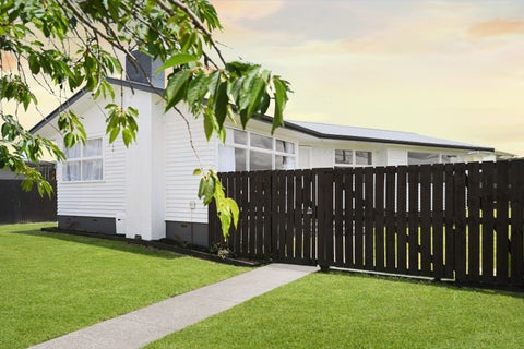 10 Pamela Place, Deanwell, Hamilton