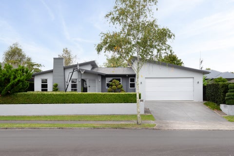 6 Barrington Drive, Huntington, Hamilton