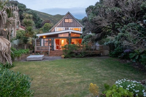 16 Ames Street, Paekakariki