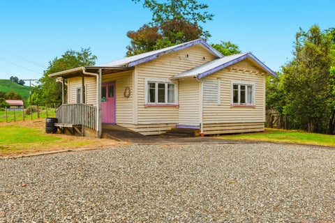 10 Cemetery Road, Matiere, Matiere