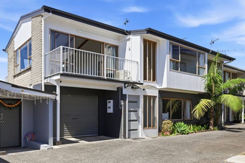 2/110 Hillside Road, Papatoetoe, Auckland