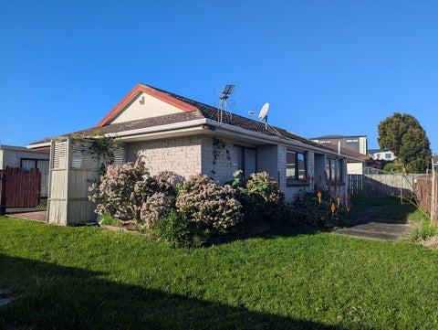 2/4 Tyndrum Place, Highland Park, Auckland