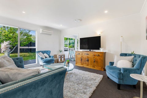 33 Triangle Road, Massey, Auckland