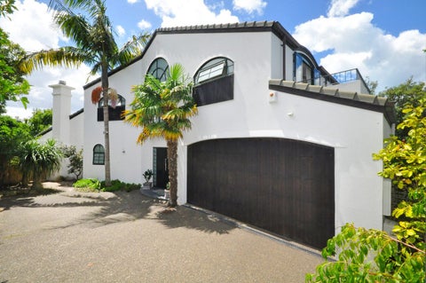 1/8 Tui Glen Road, Birkenhead, Auckland