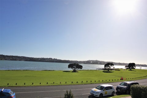 74 Kiwi Esplanade, Mangere Bridge, Auckland