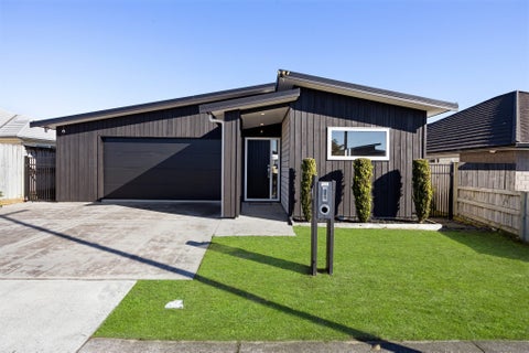 11 McCorquindale Drive, Flagstaff, Hamilton