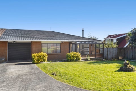 2/4142A Great North Road, Glendene, Auckland