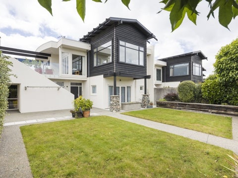 8 Fairway Grove, Hokowhitu, Palmerston North