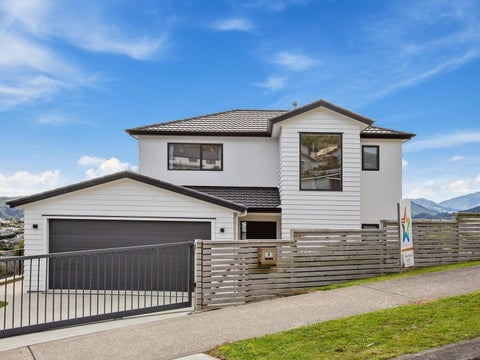 4 Madeira Close, Whitby, Porirua