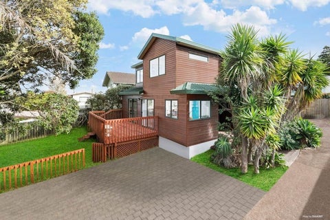 2/30 Roberts Road, Glenfield, Auckland