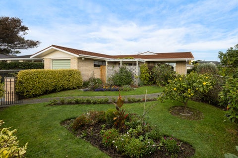 6 Rewarewa Crescent, Waikanae, Waikanae