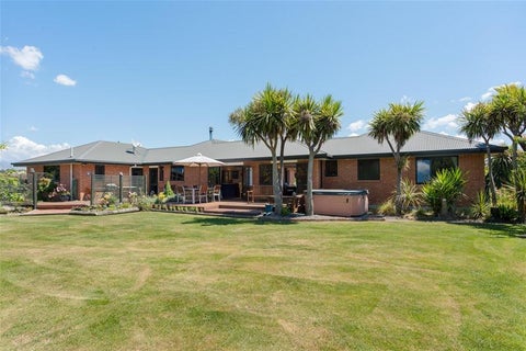 19 Temple Mews, Renwick