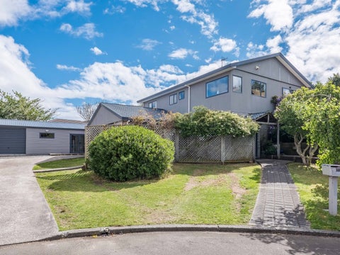 18 Realm Drive, Paraparaumu