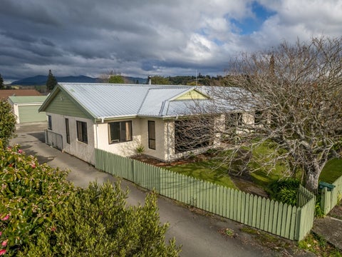 19 Lord Auckland Road, Wakefield, Wakefield