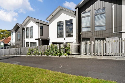 2/25 Thackeray Street, Hamilton Lake, Hamilton