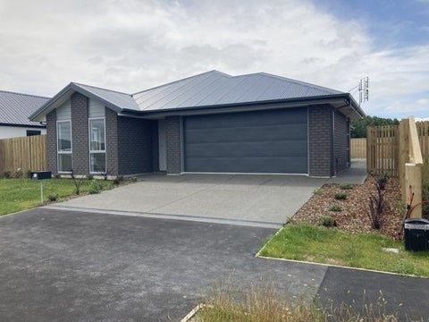 87 Oaks Drive, Lincoln, Lincoln