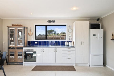 16 Te Kiri Street, Himatangi Beach, Himatangi Beach